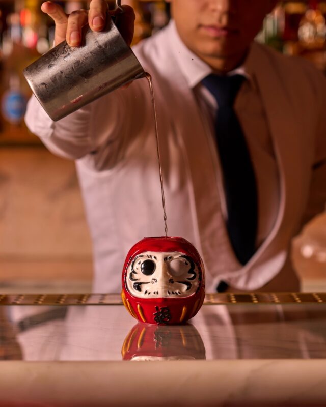 "As his chariot grazed the tip of Mount Fuji in the Land of the Rising Sun, Crosbie felt moved to compose haiku in praise of the oriental negroni."

Continuing Mr Crosbie's adventures with 'Shisoni' - a cocktail that mixes Ki No Tea Gin, Heavensake Junmai Ginjo, Yuzu Sherbet, Amaro Santoni and Lychee.

#thecoralroom #thedoylecollection #londonbars